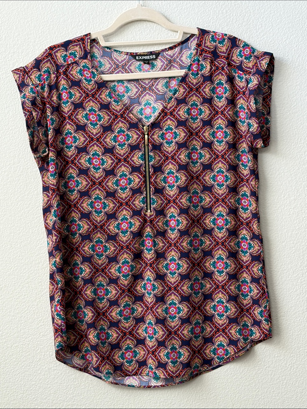 Express Geometric Short Sleeve Blouse in Purple & Blue